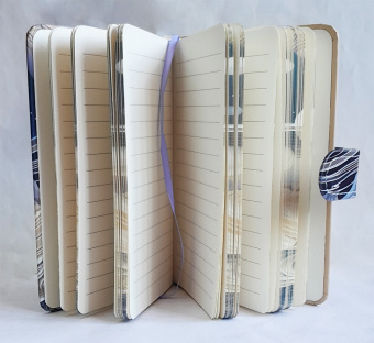 Блокнот А6 112 листов КОСМОС с магнитной застежкой